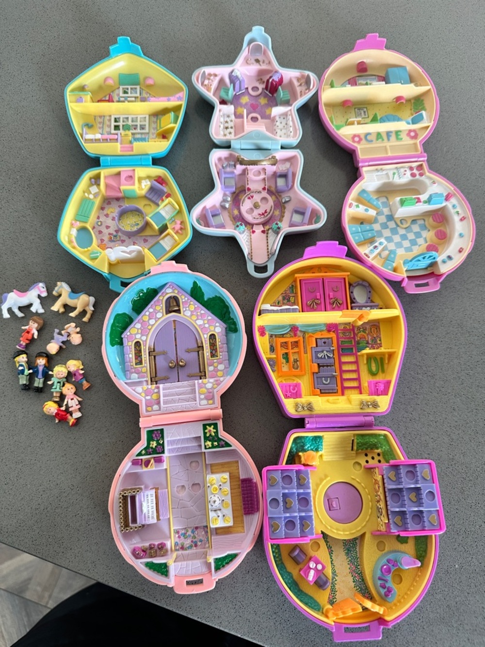 Vintage Polly Pocket Lot (1989-1994) – Multiple Sets + Figures